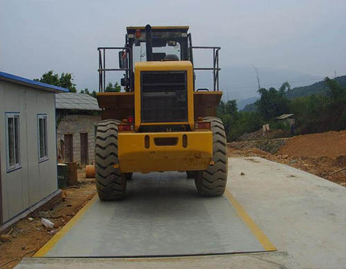 60噸汽（qì）車衡廠家 半掛車稱（chēng）重地磅尺寸定製