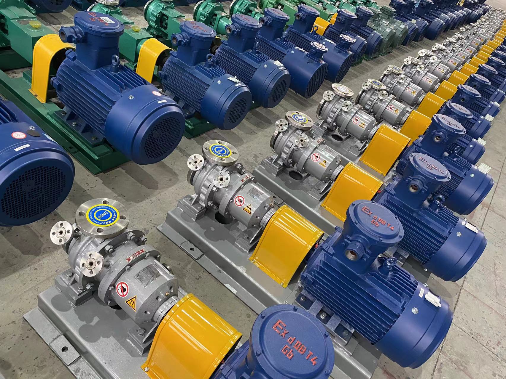 2.8準備發往（wǎng）海（hǎi）外的水泵(圖1)